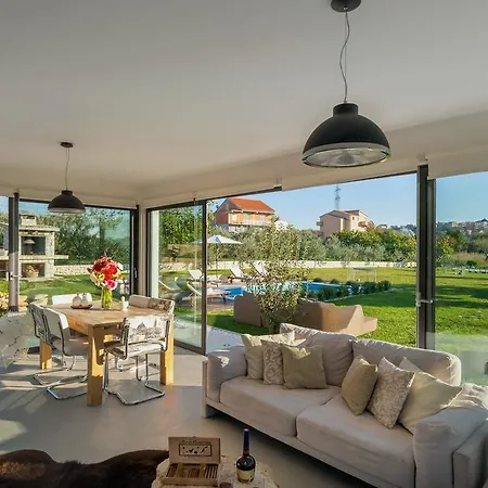 Luxury Luminosa Villa *